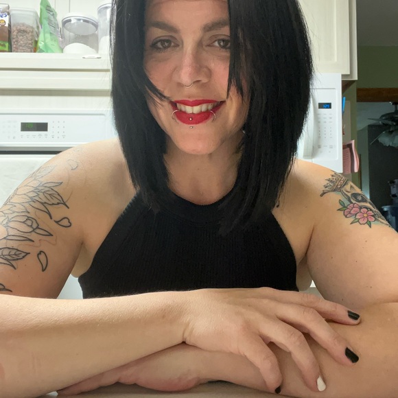 Meet your Posher, Kristina - Picture 1 of 3